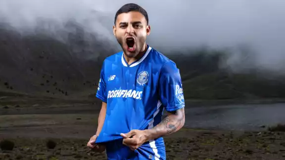 El Diablo se pinta de azul con el Nevado de fondo. El Diablo se pinta de azul con el Nevado de fondo.
