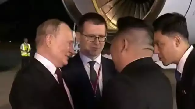 El presidente de Rusia, Vladimir Putin, realiza una visita a Corea del Norte donde fue recibido por Kim-Jong Unn