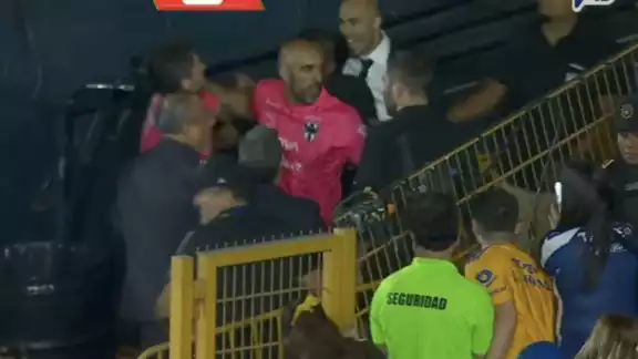 Pizarro agredió a un elemento del cuerpo técnico de Rayados