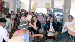 Visitantes manifestaron su enojo por el contratiempo y exigieron a la empresa garantizar el servicio diariamente