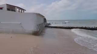 La pérdida de duna costera ha acelerado la erosión con el consiguiente riesgo para viviendas