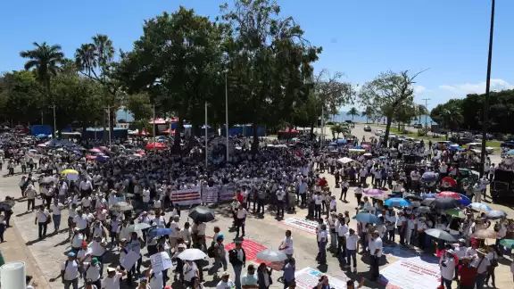 10 mil trabajadores salieron a las calles de Chetumal a marchar.