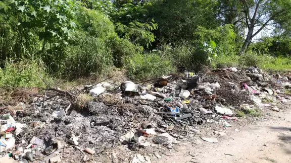 Múltiples lotes baldíos se encuentran sin limpiar, municipio no puede imponer multas.
