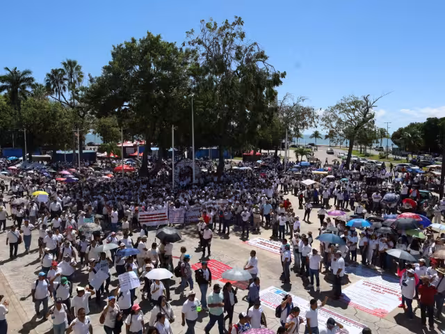 10 mil trabajadores salieron a las calles de Chetumal a marchar.