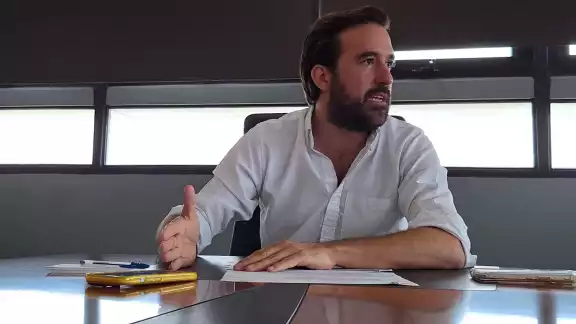 El titular de la Agencia de Energía, informó sobre la instalación de paneles solares en escuelas, proyecto que tendrá una inversión de 200 millones de pesos El titular de la Agencia de Energía, informó sobre la instalación de paneles solares en escuelas, proyecto que tendrá una inversión de 200 millones de pesos