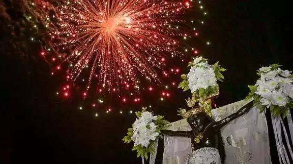El 18 de octubre es una fecha muy esperada por los feligreses, con la ciudad decorada y lista para la feria