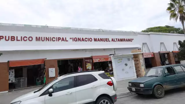 Locatarios de Ignacio Manuel Altamirano señalan decepción en ventas de Navidad.