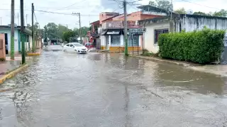 Vecinos de la cabecera municipal exigen a la Dirección de Obras Públicas atienda los casi dos kilómetros de hoyancos