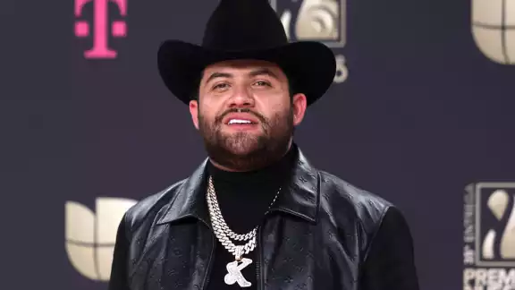 El cantante desató la furia de sus fans