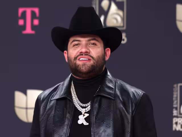 El cantante desató la furia de sus fans