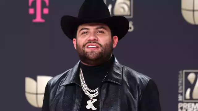 El cantante desató la furia de sus fans