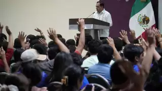 Más de mil estudiantes campechanos reciben becas “Jóvenes Escribiendo el Futuro”