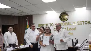 Entregan constancia de mayoría relativa y minoría a senadores electos en Campeche 