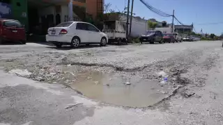 Calles y avenidas "zona de guerra" por baches, lamentan campechanos