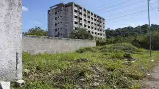 Campeche enfrenta riesgo por 580 predios abandonados; advierten multas a propietarios 