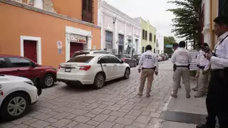 Auto sospechoso provoca movilización policíaca en la capital de Campeche