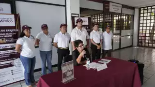 Inicia entrega de tarjetas para la beca "Rita Cetina" en Campeche