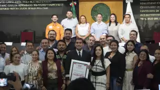 Congreso de Campeche reconoce al piloto carmelita, Roger Castillo, por salvar más de 200 vidas en vuelo