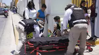 Mujer mayor cae en bache al salir de iglesia en el Centro Histórico    de Campeche