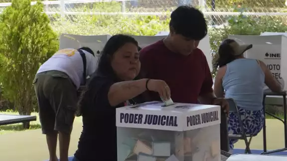 El TEPJF desechó el juicio de inconformidad presentado por Christian Omar González Segovia contra el INE. El TEPJF desechó el juicio de inconformidad presentado por Christian Omar González Segovia contra el INE.