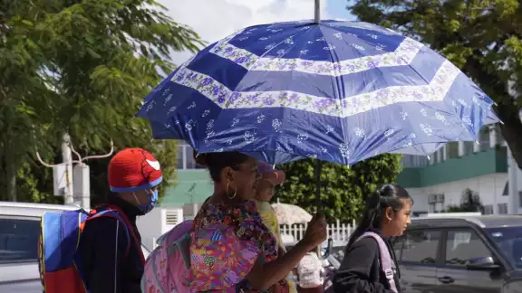 Las temperaturas calurosas y chubascos continuarán durante las próximas 48 horas Las temperaturas calurosas y chubascos continuarán durante las próximas 48 horas