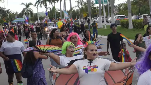 Las quejas se centran en la falta de respeto a la identidad de género de personas trans y otras identidades. Las quejas se centran en la falta de respeto a la identidad de género de personas trans y otras identidades.