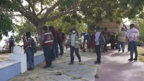 Profepa retira palapas en malecón por riesgo; pescadores temen robos a sus equipos Profepa retira palapas en malecón por riesgo; pescadores temen robos a sus equipos