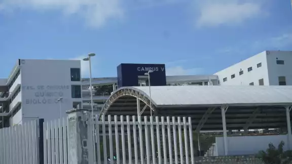 La Rectoría de la UAC aceptó que la falta de luz en la FCQB se debe a reparaciones eléctricas iniciadas recientemente La Rectoría de la UAC aceptó que la falta de luz en la FCQB se debe a reparaciones eléctricas iniciadas recientemente