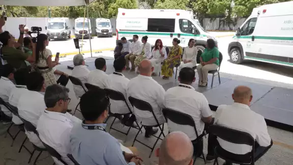 Campeche recibe ambulancias de última generación para mejorar servicios del IMSS Campeche recibe ambulancias de última generación para mejorar servicios del IMSS