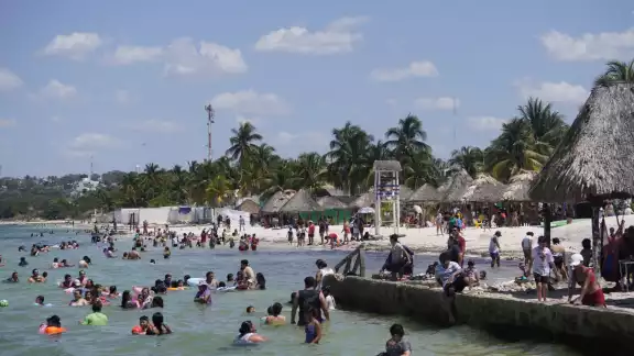 La FGECAM instaló una Agencia Itinerante en Playa Bonita para atender víctimas y testigos de delitos.
La FGECAM instaló una Agencia Itinerante en Playa Bonita para atender víctimas y testigos de delitos.
