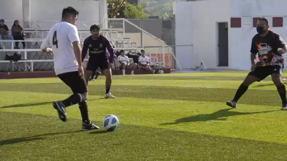 Ocho equipos compiten en los cuartos de final de la Liga de los Medios de Comunicación de Campeche Ocho equipos compiten en los cuartos de final de la Liga de los Medios de Comunicación de Campeche