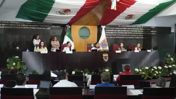 Asistieron los 34 diputados que tomaron protesta