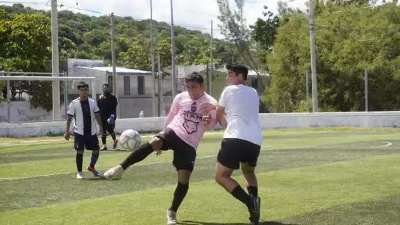 Goleadas, penales y emoción en la recta final de la Liga de Medios Goleadas, penales y emoción en la recta final de la Liga de Medios