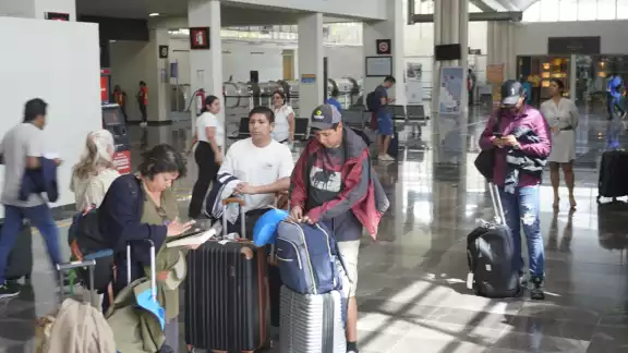 El Aeropuerto de Campeche mantiene 34 frecuencias de vuelo semanales. El Aeropuerto de Campeche mantiene 34 frecuencias de vuelo semanales.