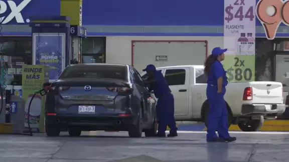 Profeco vigila el cumplimiento del precio máximo de gasolina en 24 pesos