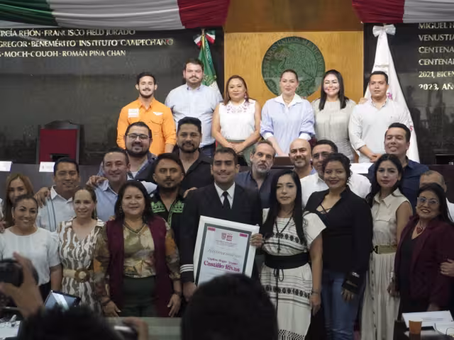 Piloto carmelita recibe homenaje del Congreso de Campeche por salvar más de 200 vidas