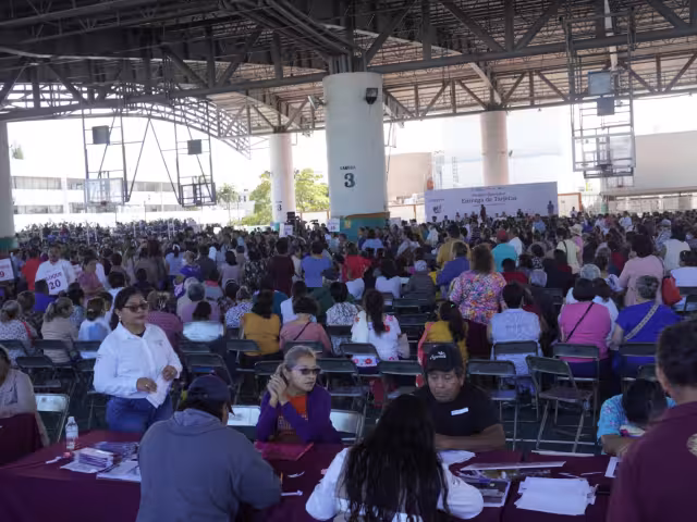 La entrega se realizó en las canchas de basquetbol del Deportivo 20 de Noviembre