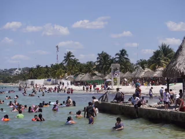 La FGECAM instaló una Agencia Itinerante en Playa Bonita para atender víctimas y testigos de delitos.

