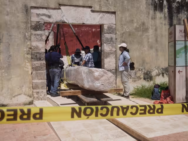 La Estela del Palmar, descubierta en Calakmul, regresó al Museo de la Soledad tras un proceso de conservación.