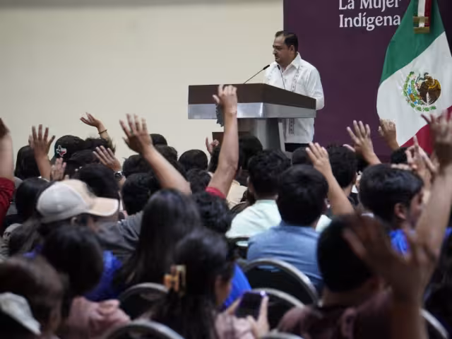 Entrega de becas en Campeche representa derrama económica millonaria