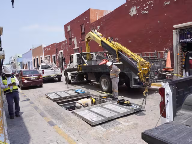 Falla en red subterránea genera apagón en calles de Campeche
