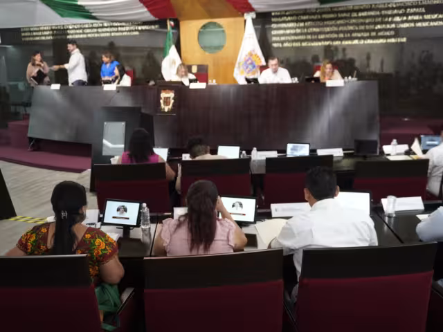 Congreso exhorta a la CFE para intervenir en Seybaplaya y Champotón ante fallas constantes de luz.