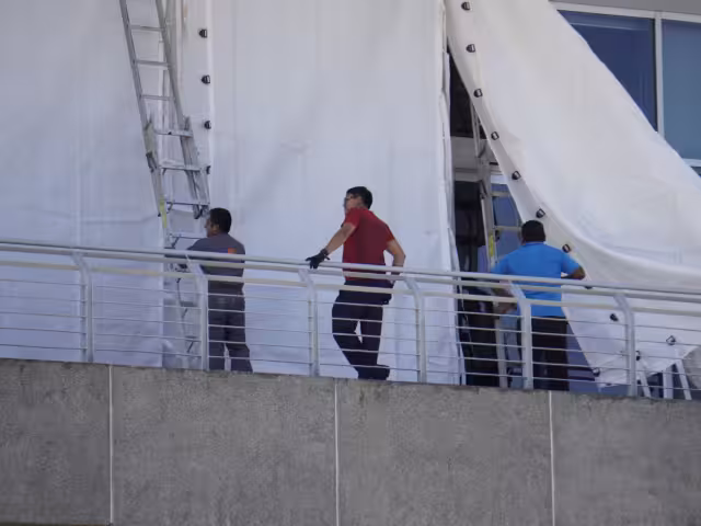 Comercios toman precauciones.