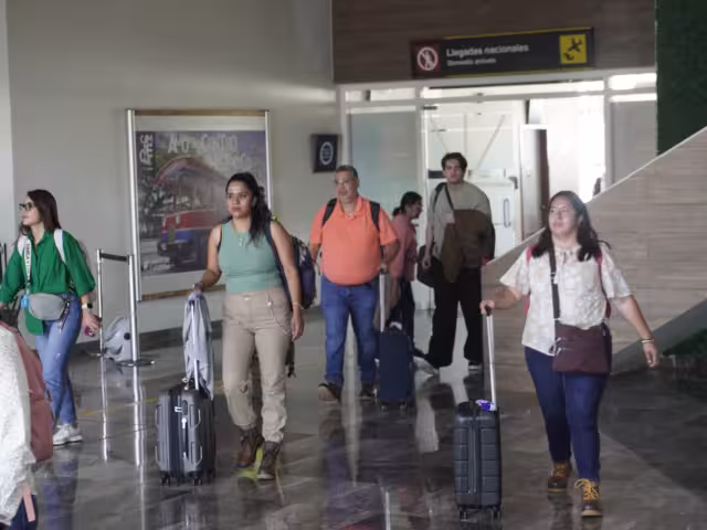 La Administración del Aeropuerto Internacional de Campeche recomienda salir temprano, evitar avenidas transitadas y tener documentación oficial a la mano.