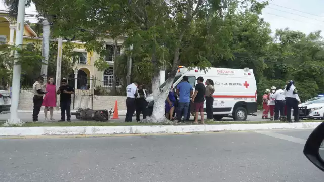Un accidente automovilístico ocurrió este fin de semana cuando una motocicleta fue impactada por una camioneta en la Avenida Resurgimiento.