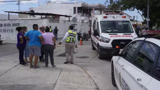 Dos personas resultaron lesionadas en un accidente vial en la unidad Fidel Velázquez.