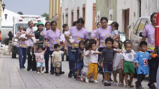 Niños menores de tres años participaron en el simulacro, junto con elementos de la Policía Estatal Preventiva, bomberos, docentes y la dirección de Proximidad y Protección Civil
