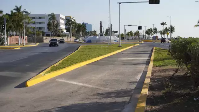 Delimitan espacios exclusivos para el Tren Ligero en el Malecón de Campeche