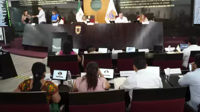 Congreso exhorta a la CFE para intervenir en Seybaplaya y Champotón ante fallas constantes de luz.