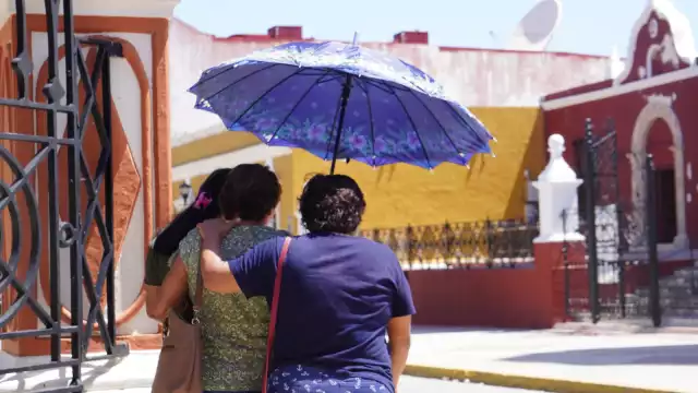 Campeche bajo vigilancia por avance de la onda tropical número 9